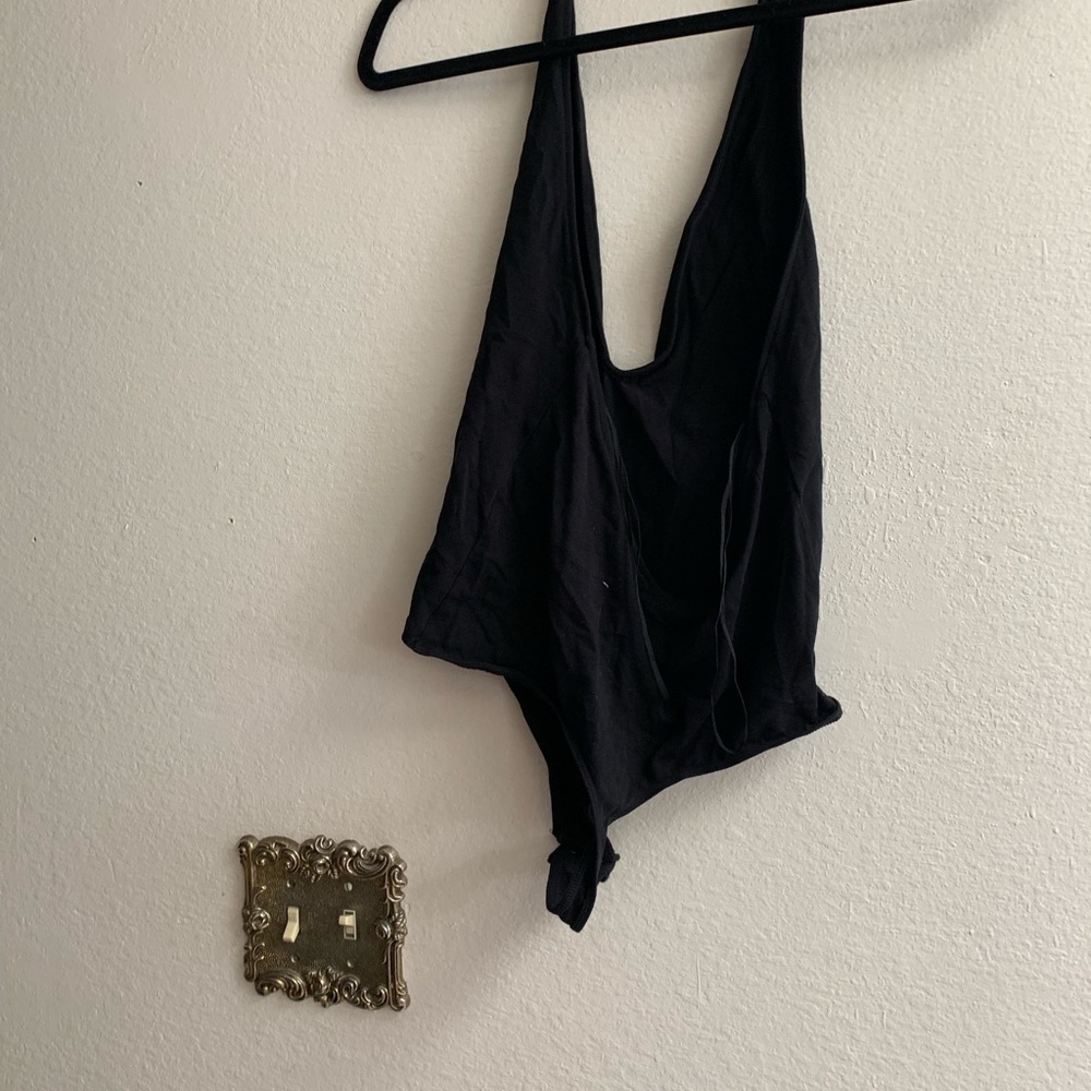 One piece - Picture 2 of 2